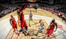 开云下载-冰火双城记，辽宁绝境重生，德罗赞独舞世界之巅