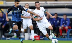 开云体育官方网站-沙尔克主场惊险获胜，保住领头羊位置的简单介绍