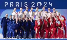 开云体育视频直播-体操选手完美呈现领奖台上光芒四射