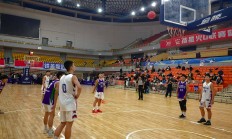 开云下载-篮球比赛中出现了一场惊心动魄的对决