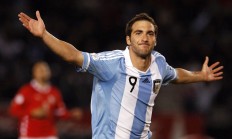 开云体育中国官网-战术铁幕下的光芒，多特蒙德式压迫如何激活穆勒的致命一击