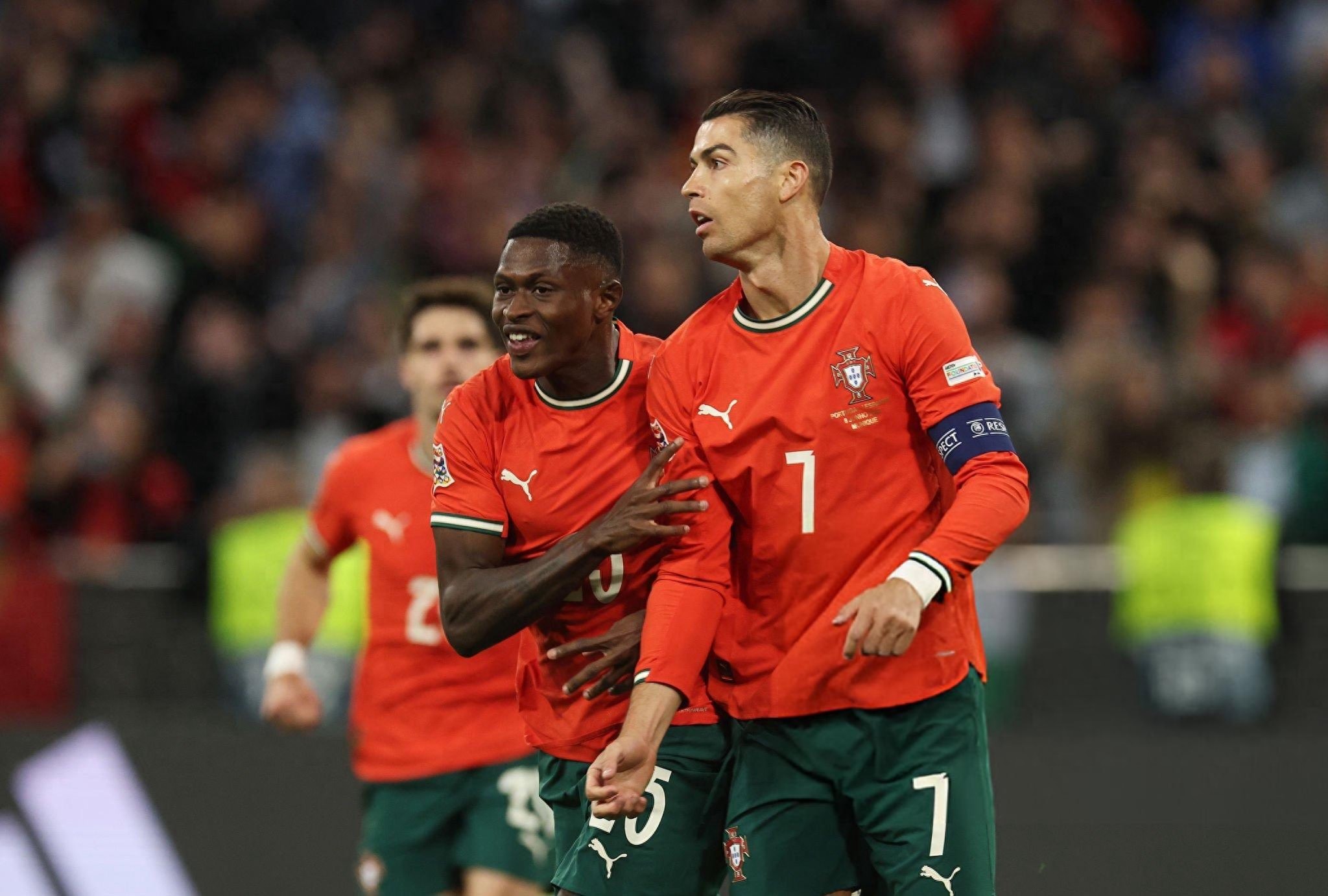 里昂险胜葡萄牙，奥亚尔萨瓦尔带队取胜