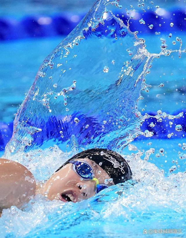 关于游泳比赛水花飞溅,瑞典选手逆势问鼎的信息 关于游泳比赛水花飞溅,瑞典选手逆势问鼎的信息
