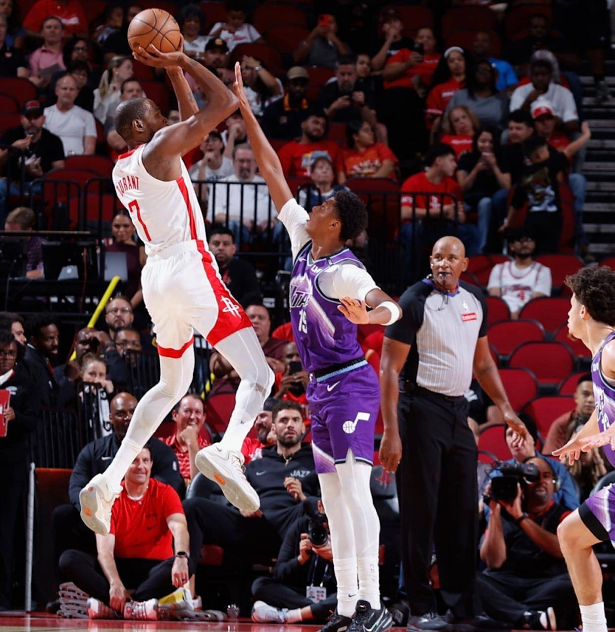 篮球比赛中出现了一场惊心动魄的对决