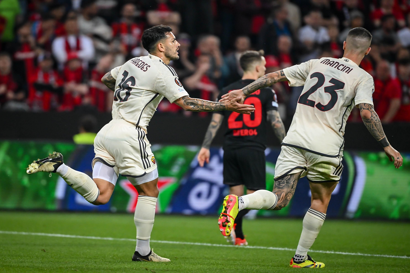 关于勒沃库森连续客场击败对手，球队士气高涨的信息