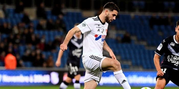 里尔主场小胜亚眠，继续保持不败纪录的简单介绍