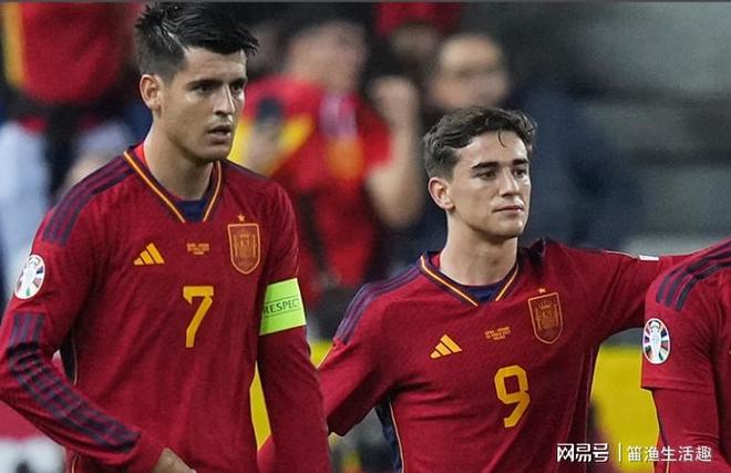 荷兰队惊险逆袭，成功晋级欧洲预选赛次回合的简单介绍