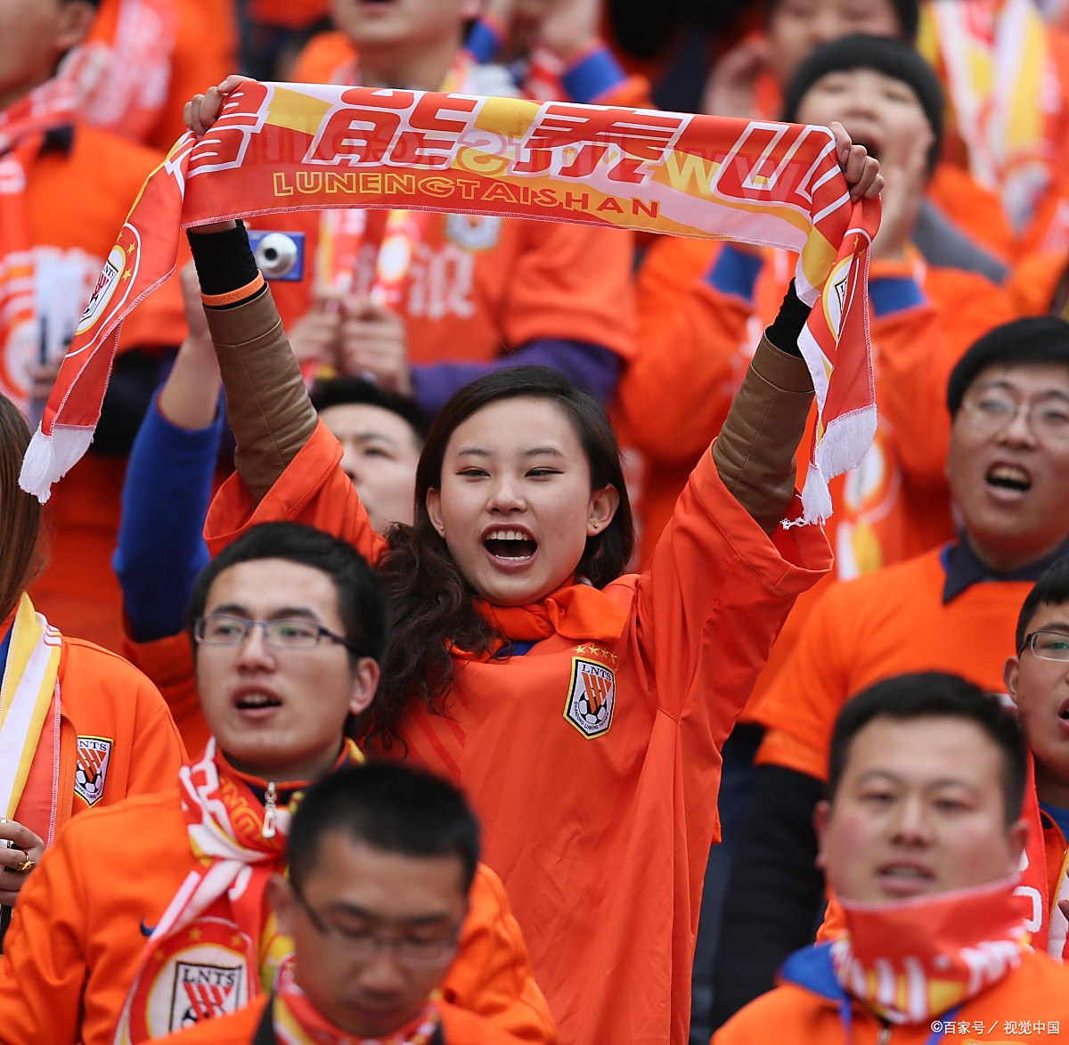 胜利的喜悦，球员们欢欣鼓舞