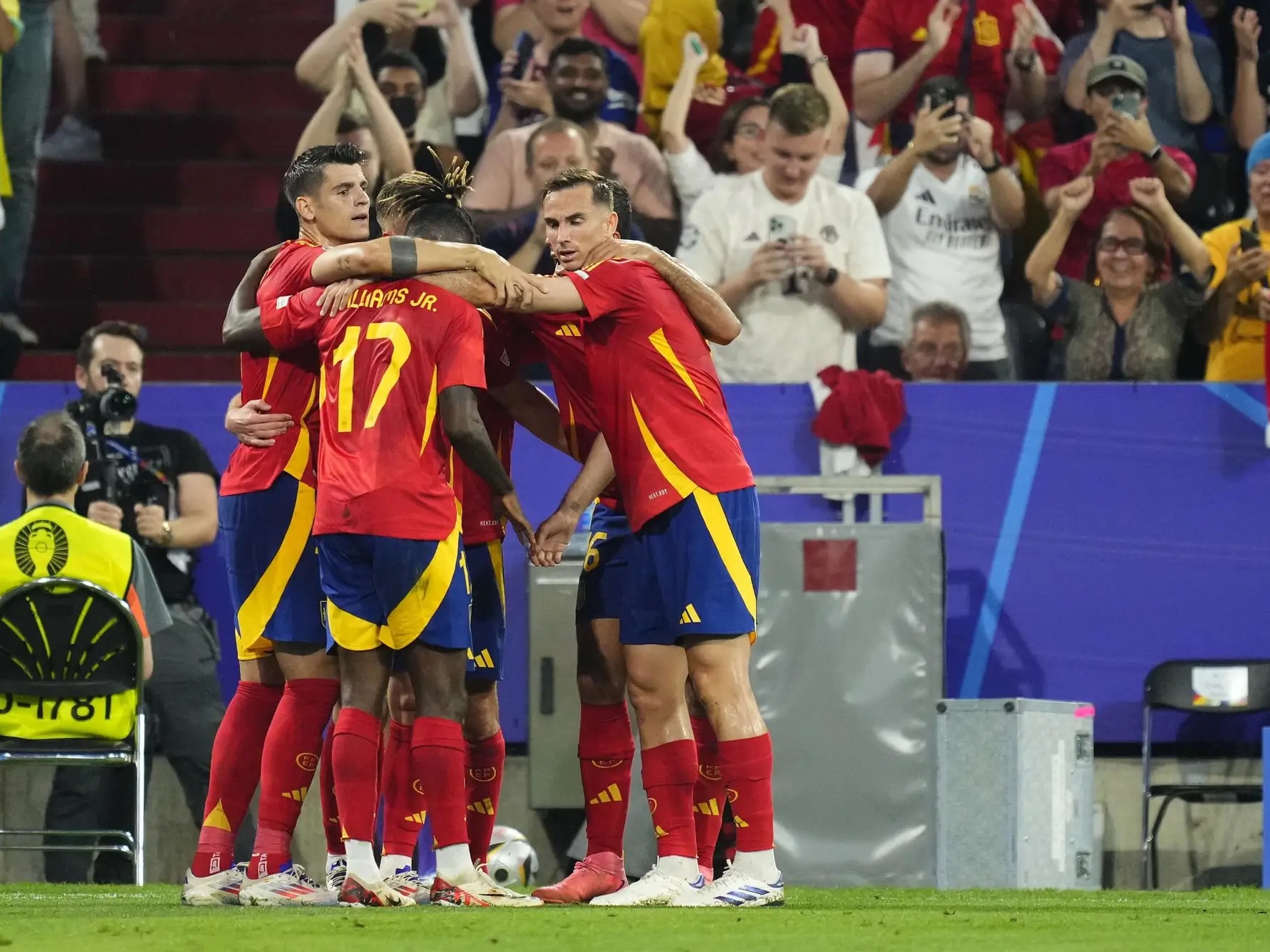 西班牙完胜哥伦比亚，门迪带队取胜