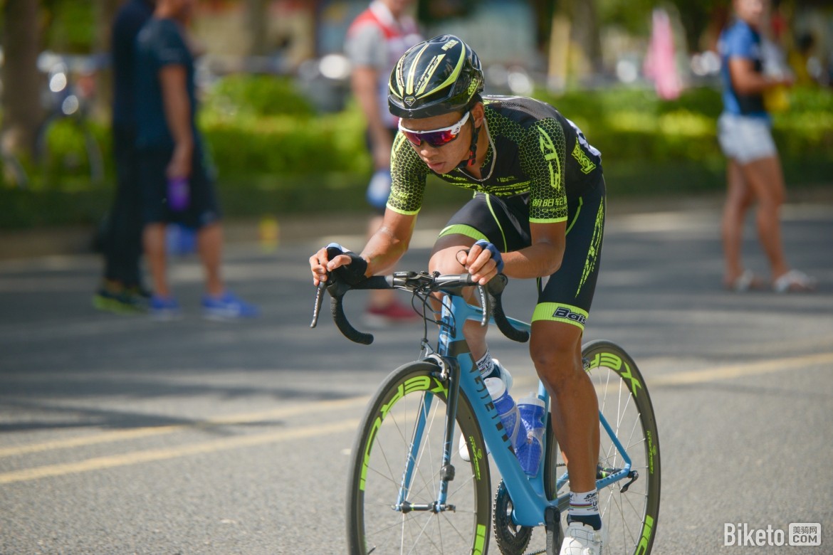 路易安迎战明尼阿克：冲刺取胜