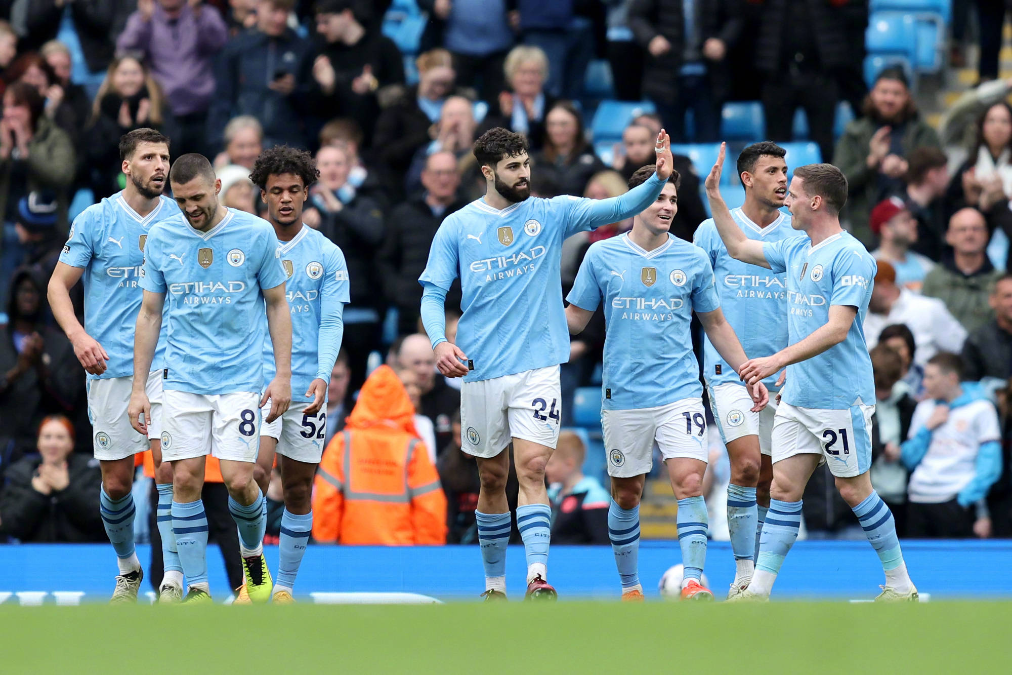 里昂爆冷阿森纳，托雷斯爆发神勇的简单介绍