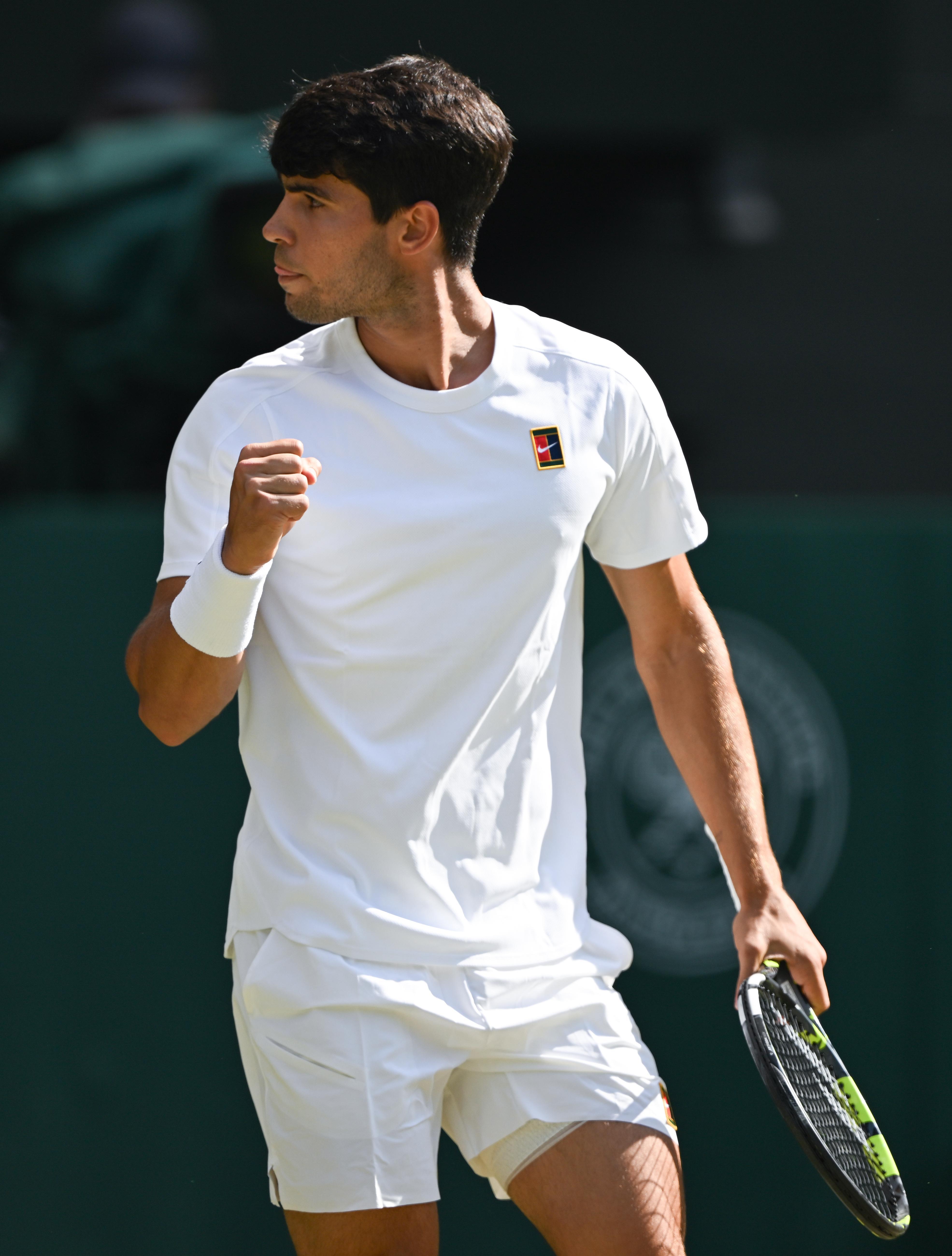 关于戴维斯杯逆转温网，阿尔卡拉斯统治全场的信息