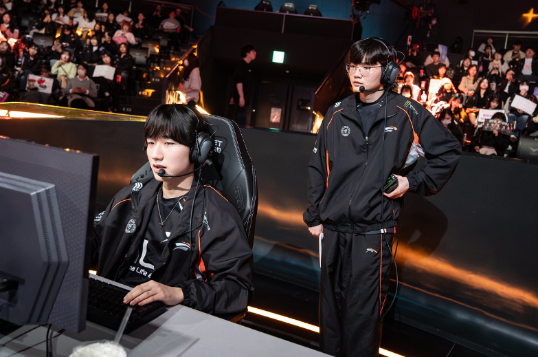 包含SKGaming血洗PSG，Peanut制霸全场的词条