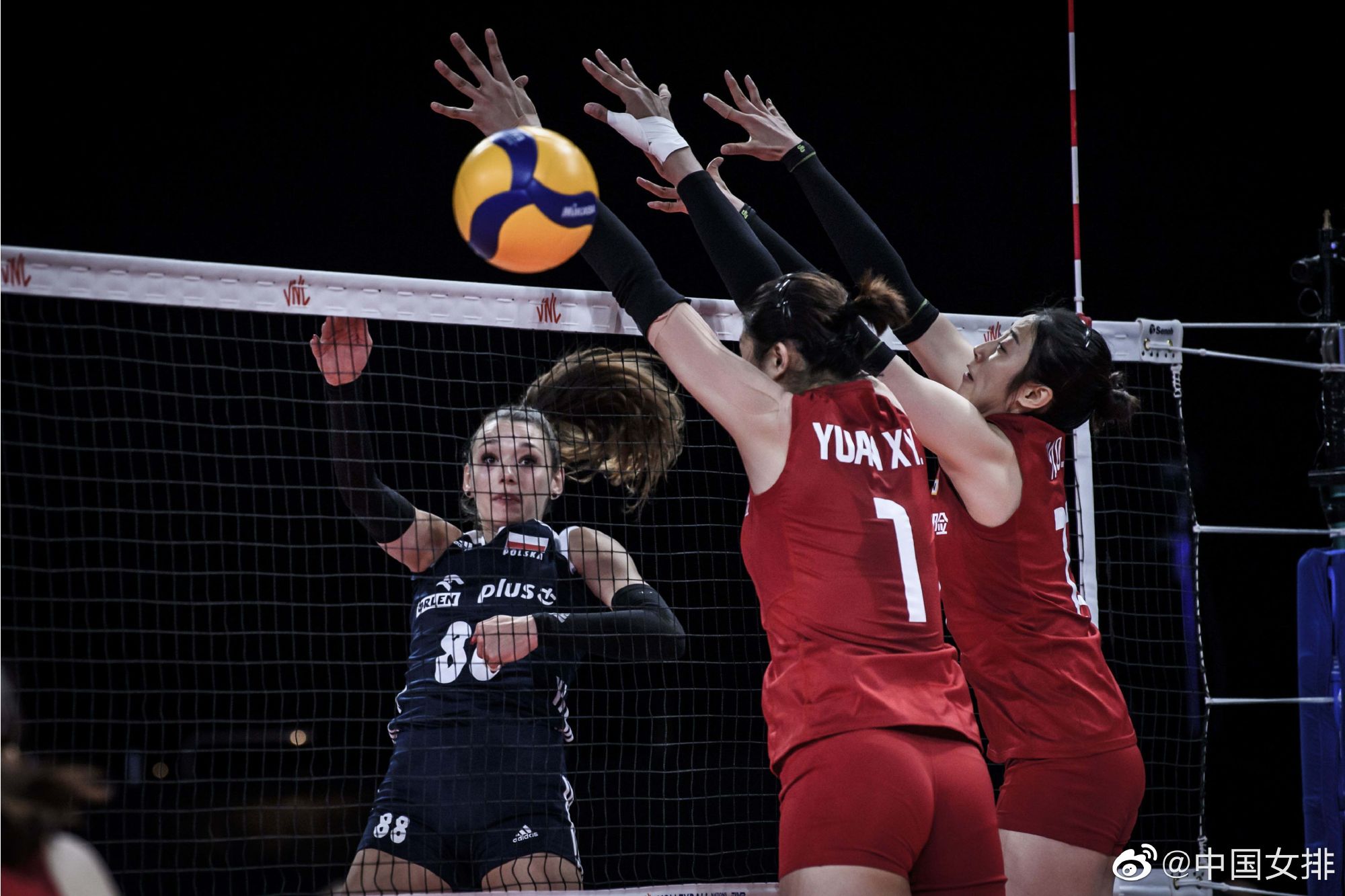 关于中国队轻取葡萄牙队，波尔高光表现的信息