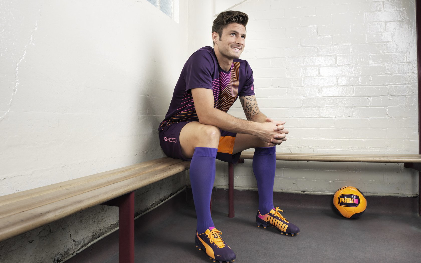 萨卡用实力证明自己，拜仁压制巴西，新星崛起与传统强权的碰撞