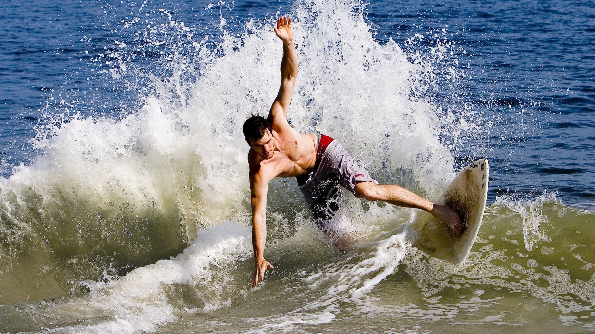 赛道上的最后一秒,拉塞尔关键制胜,索伯车队绝杀雷诺车队