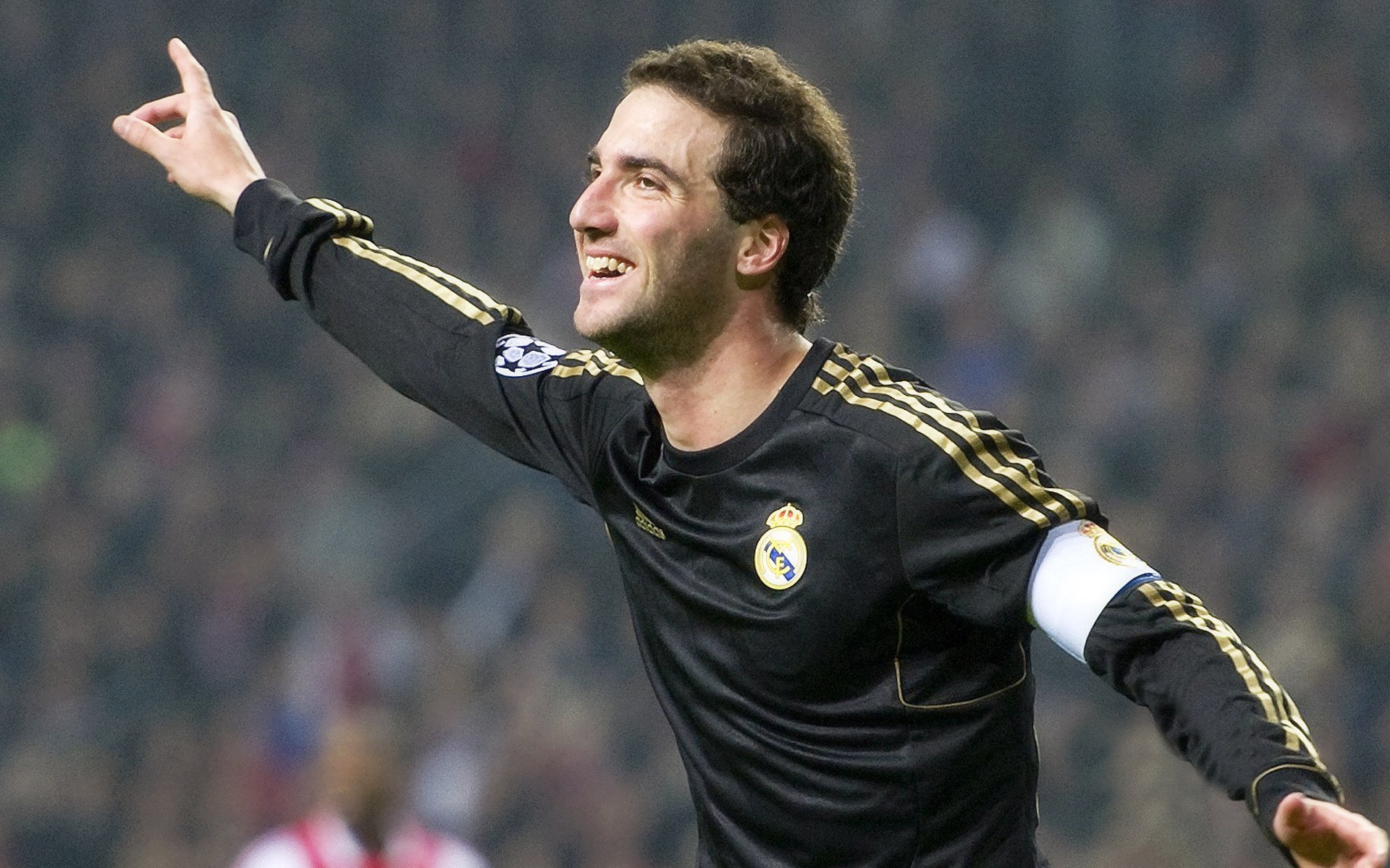 绝杀与纪录之夜，波兰足球的荣耀与奥恰洛夫的不朽传奇